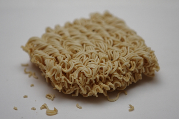 yumyum-instant-noodles-mpreis-supermarkt-uncooked-pictures